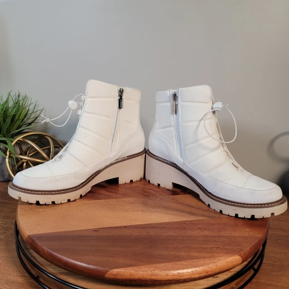 Blondo Daisy White Quilted Waterproof Ankle Boots Size 10